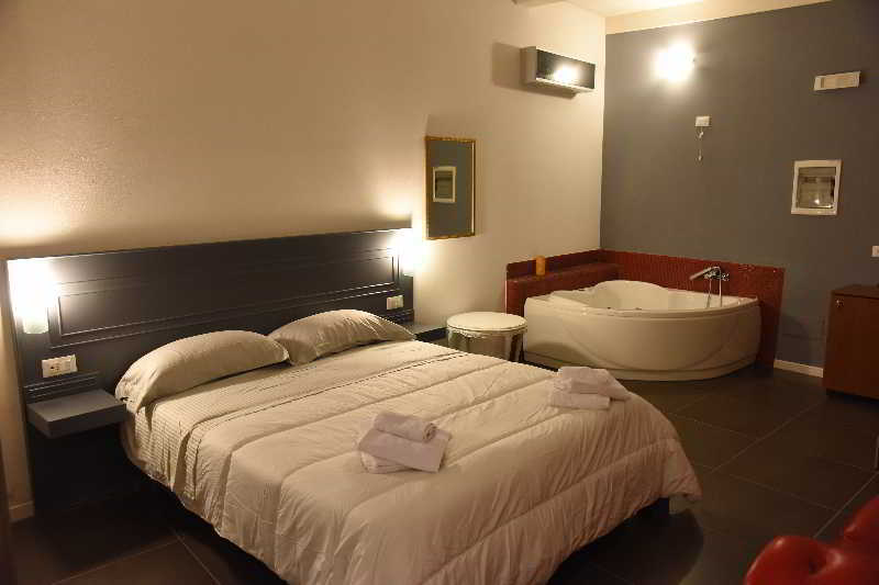 Up Room&Suite Lecce Exterior foto